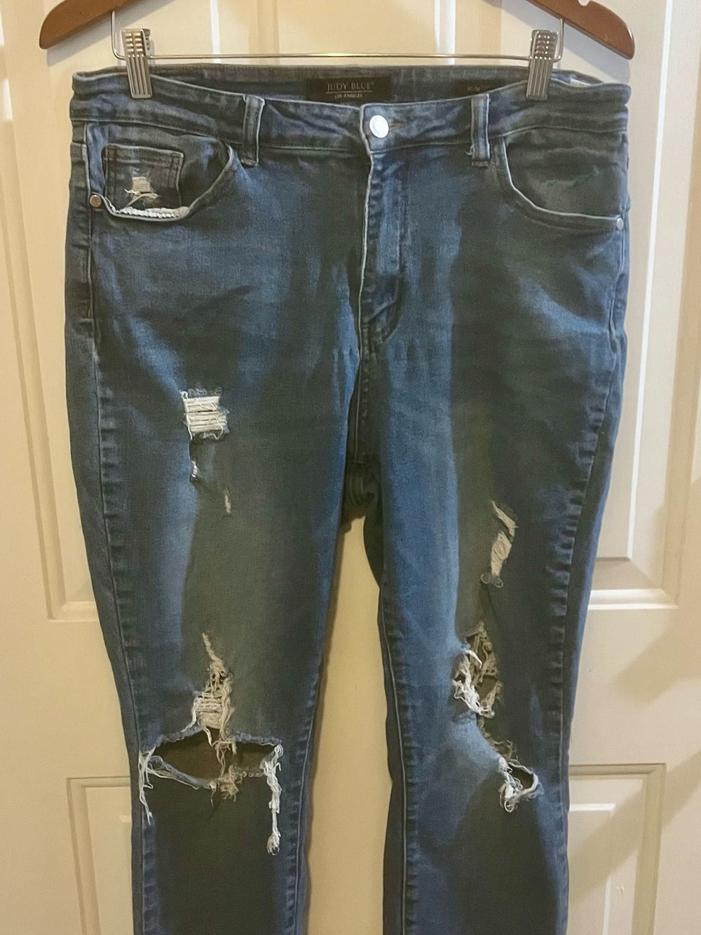 Judy Blue Light to Medium Blue Frayed Hem Skinny Jeans